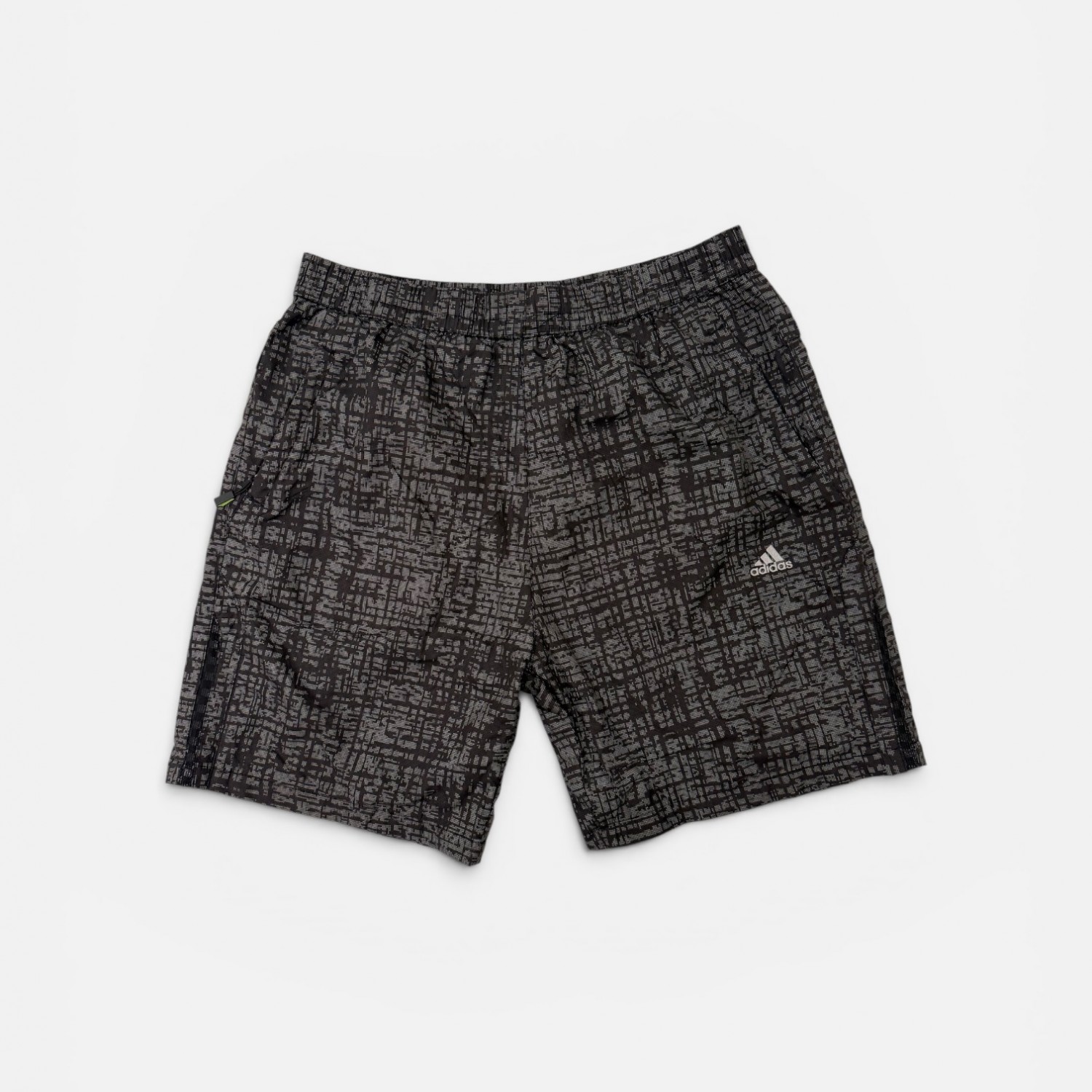 Μαύρη–Γκρι Αθλητική Βερμούδα με Geometric All-Over Print